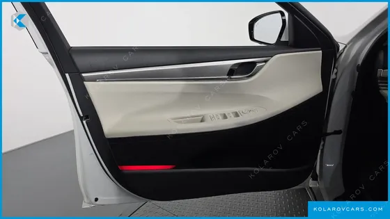 HYUNDAI GRANDEUR LE BLANC