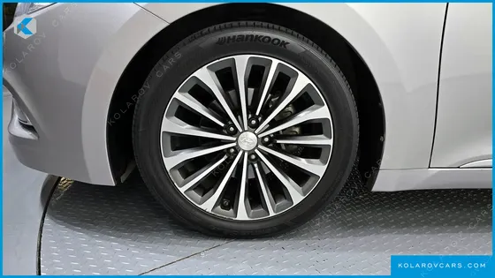 HYUNDAI GRANDEUR HG240 MODERN