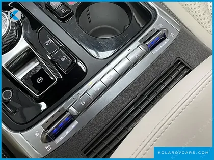 KIA CARNIVAL HEV 9-SEATER HI-LIMOUSINE