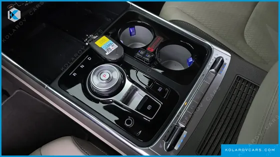 KIA CARNIVAL GASOLINE 7-SEATER HI LIMOUSINE