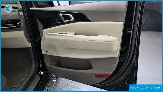 KIA CARNIVAL GASOLINE 7-SEATER HI LIMOUSINE