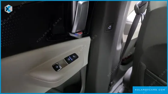 KIA CARNIVAL GASOLINE 7-SEATER HI LIMOUSINE