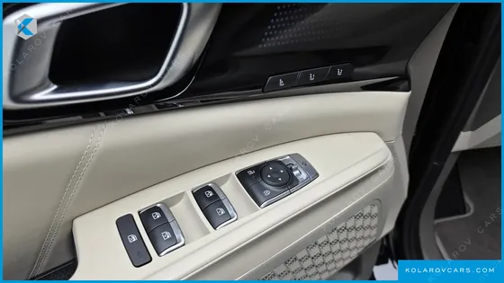 KIA CARNIVAL GASOLINE 7-SEATER HI LIMOUSINE