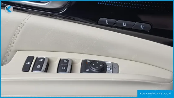 KIA CARNIVAL GASOLINE 7-SEATER HI LIMOUSINE