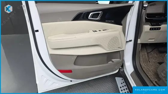 KIA CARNIVAL GASOLINE 7-SEATER HI LIMOUSINE