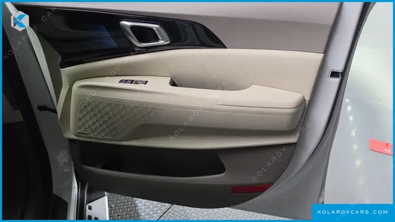 KIA CARNIVAL GASOLINE 7-SEATER HI LIMOUSINE