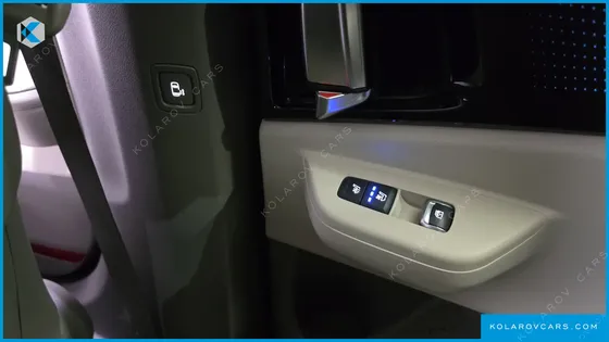 KIA CARNIVAL GASOLINE 7-SEATER HI LIMOUSINE