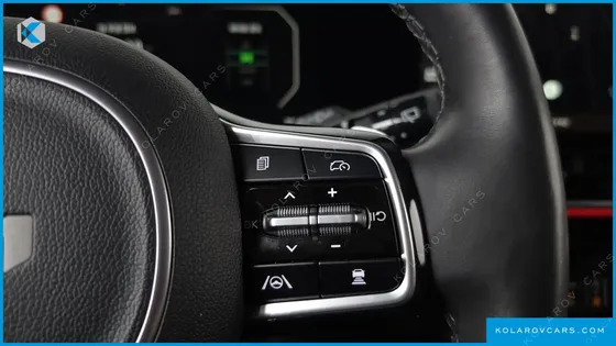 KIA CARNIVAL DIESEL 9-SEATER SIGNATURE
