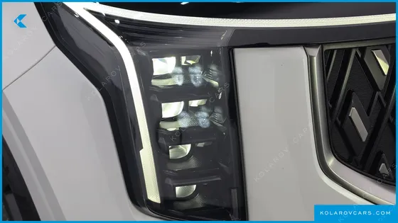 KIA CARNIVAL DIESEL 9-SEATER SIGNATURE