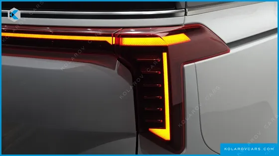 KIA CARNIVAL DIESEL 9-SEATER SIGNATURE