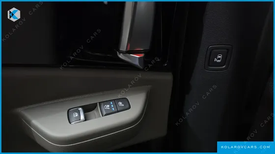 KIA CARNIVAL DIESEL 9-SEATER SIGNATURE