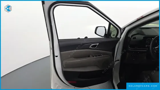KIA CARNIVAL DIESEL 9-SEATER NOBLESSE