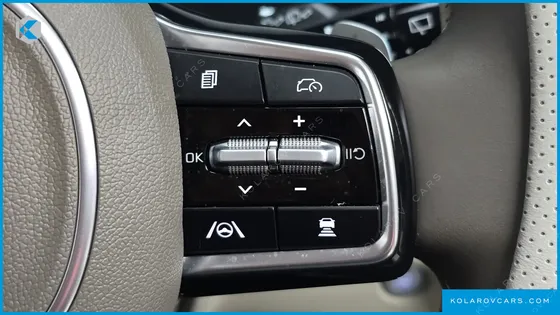 KIA CARNIVAL GASOLINE 7-SEATER SIGNATURE