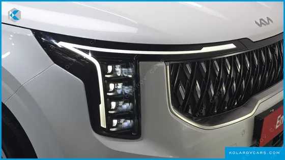 KIA CARNIVAL GASOLINE 7-SEATER SIGNATURE