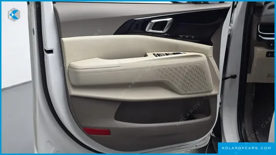 KIA CARNIVAL GASOLINE 7-SEATER SIGNATURE