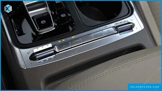 KIA CARNIVAL GASOLINE 7-SEATER SIGNATURE