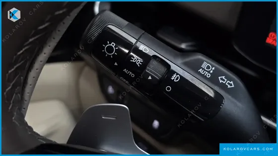 KIA CARNIVAL GASOLINE 7-SEATER SIGNATURE