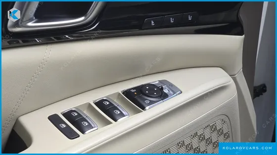 KIA CARNIVAL GASOLINE 7-SEATER SIGNATURE