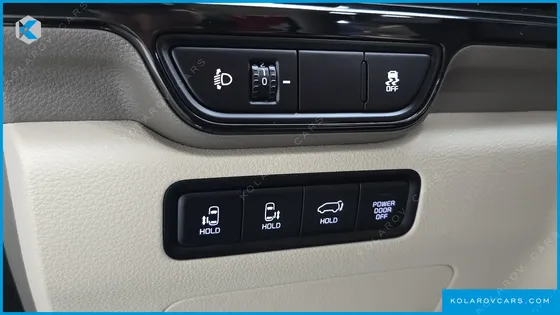 KIA CARNIVAL GASOLINE 7-SEATER SIGNATURE