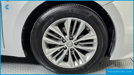HYUNDAI GRANDEUR HG240 MODERN