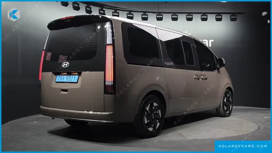 HYUNDAI STARIA EV LOUNGE 11-SEATER