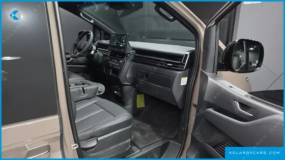 HYUNDAI STARIA EV LOUNGE 11-SEATER