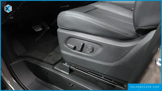HYUNDAI STARIA EV LOUNGE 11-SEATER