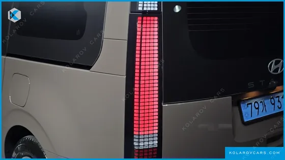 HYUNDAI STARIA EV LOUNGE 11-SEATER