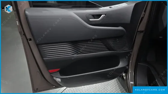HYUNDAI STARIA EV LOUNGE 11-SEATER
