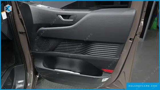 HYUNDAI STARIA EV LOUNGE 11-SEATER