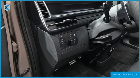 HYUNDAI STARIA EV LOUNGE 11-SEATER