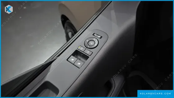 HYUNDAI STARIA EV LOUNGE 11-SEATER