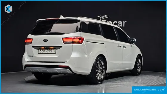KIA CARNIVAL 9-SEATER PRESTIGE