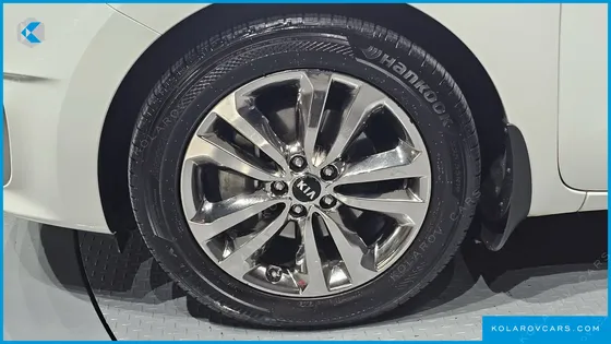 KIA CARNIVAL 9-SEATER PRESTIGE