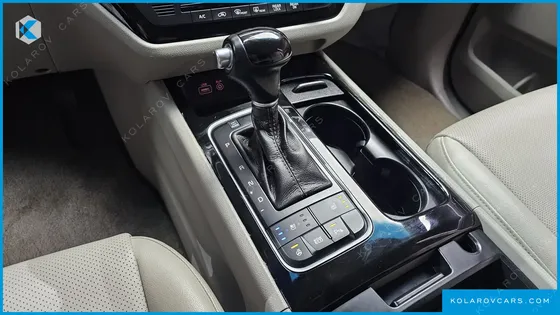 KIA CARNIVAL 9-SEATER PRESTIGE