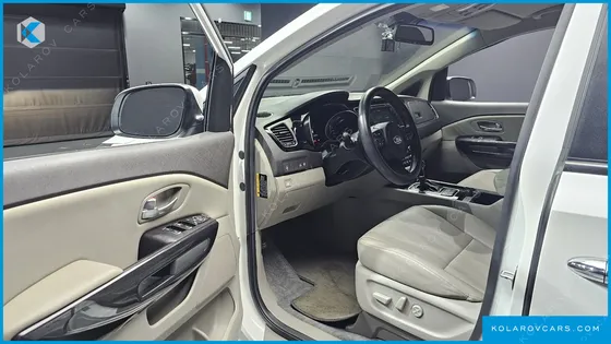KIA CARNIVAL 9-SEATER PRESTIGE