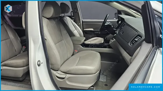 KIA CARNIVAL 9-SEATER PRESTIGE
