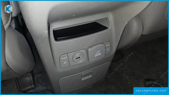 KIA CARNIVAL 9-SEATER PRESTIGE