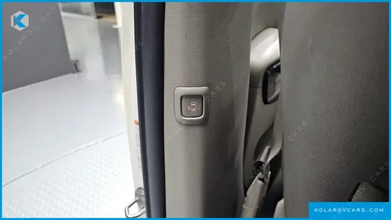 KIA CARNIVAL 9-SEATER PRESTIGE