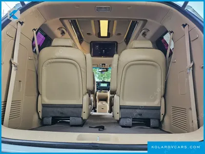KIA CARNIVAL 9-SEATER HI-LIMOUSINE