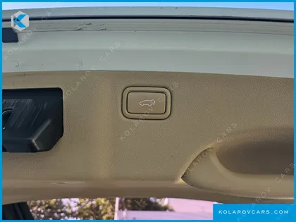 KIA CARNIVAL 9-SEATER HI-LIMOUSINE