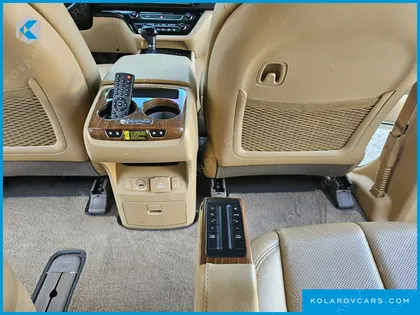 KIA CARNIVAL 9-SEATER HI-LIMOUSINE