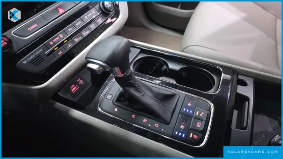 KIA CARNIVAL 9-SEATER PRESTIGE