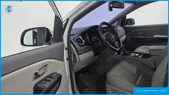 KIA CARNIVAL 9-SEATER PRESTIGE
