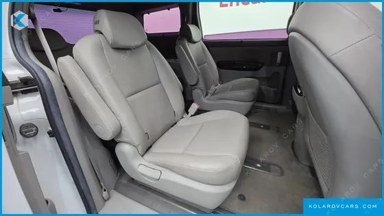 KIA CARNIVAL 9-SEATER PRESTIGE