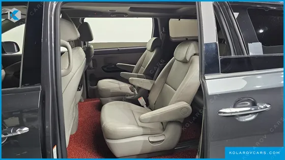 KIA CARNIVAL 9-SEATER PRESTIGE
