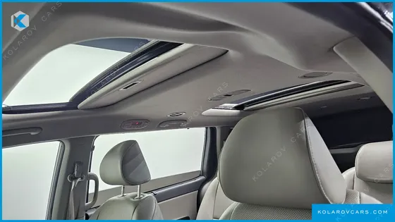 KIA CARNIVAL 9-SEATER PRESTIGE