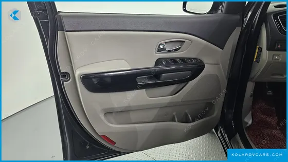 KIA CARNIVAL 9-SEATER PRESTIGE