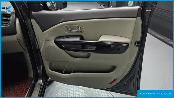 KIA CARNIVAL 9-SEATER PRESTIGE