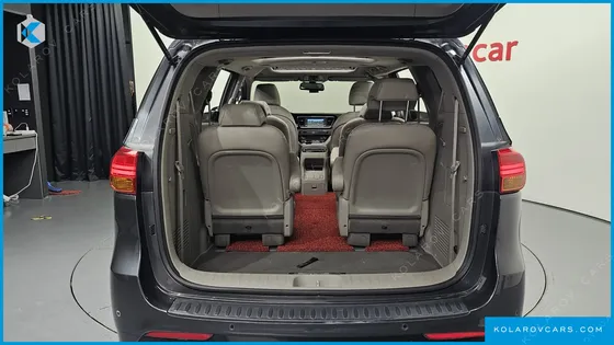 KIA CARNIVAL 9-SEATER PRESTIGE